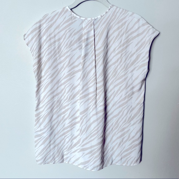 BANANA REPUBLIC zebra print top - Picture 4 of 4